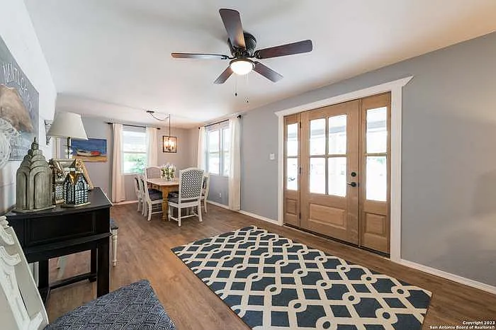3 bed, 1985 sqft, $2,100 — Photo 3