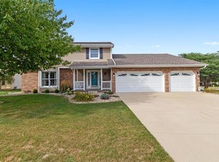 31 Bay Pointe Dr, Bloomington, IL