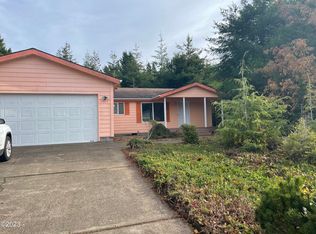1445 SW Ironwood Dr, Waldport, OR 97394