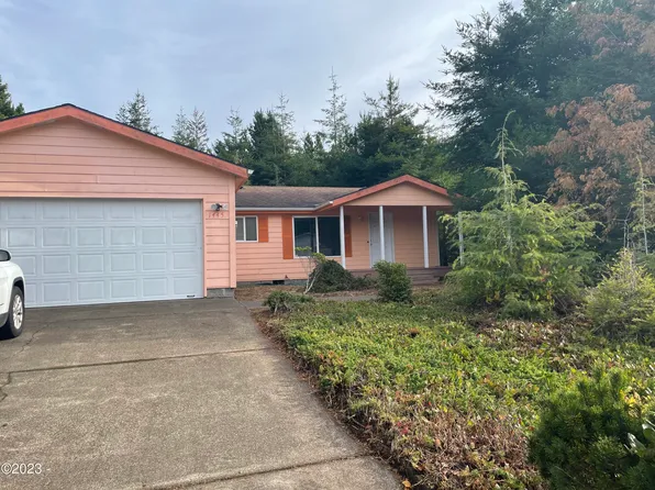 1445 SW Ironwood Dr, Waldport, OR 97394