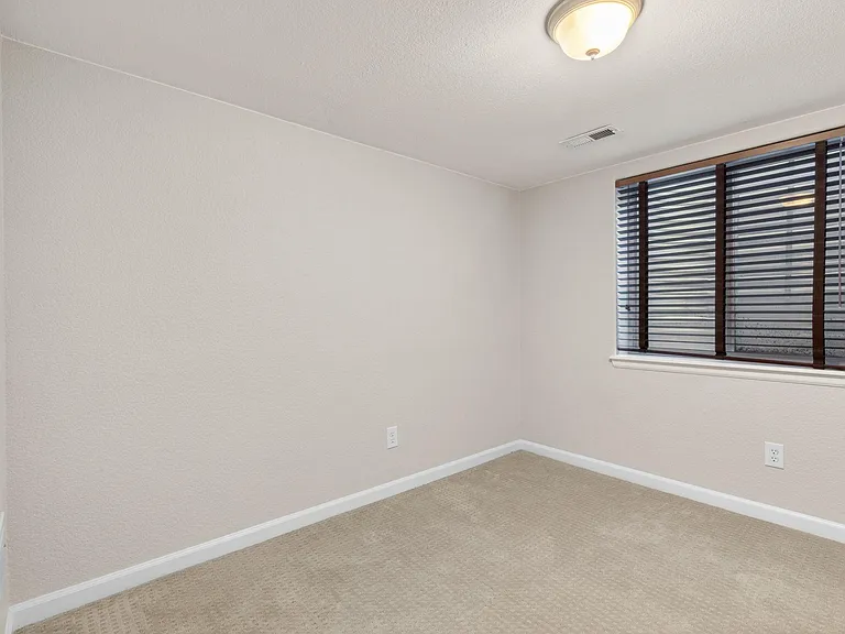 2771 Calkins Pl — Photo 53