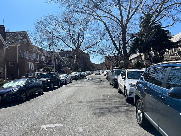 4th image of 34-26 72nd St