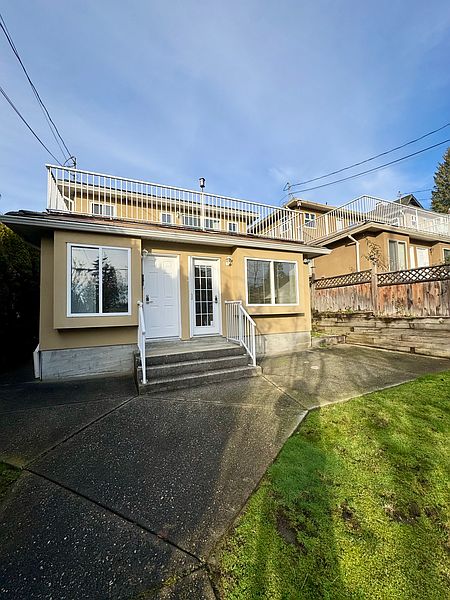 North Vancouver House for rent - 4 Bedrooms — photo 20