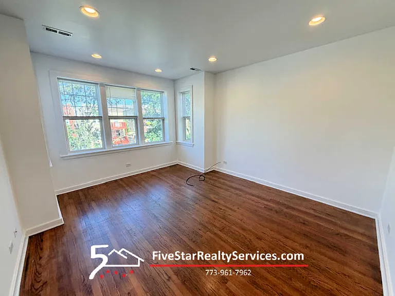 4729 N Saint Louis Ave #2 — Photo 2