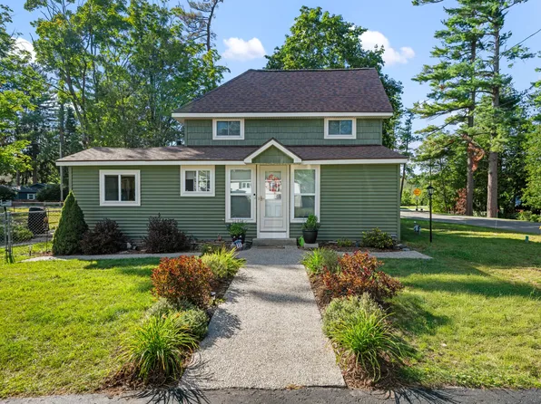 3401 Poplar St, Indian River, MI 49749
