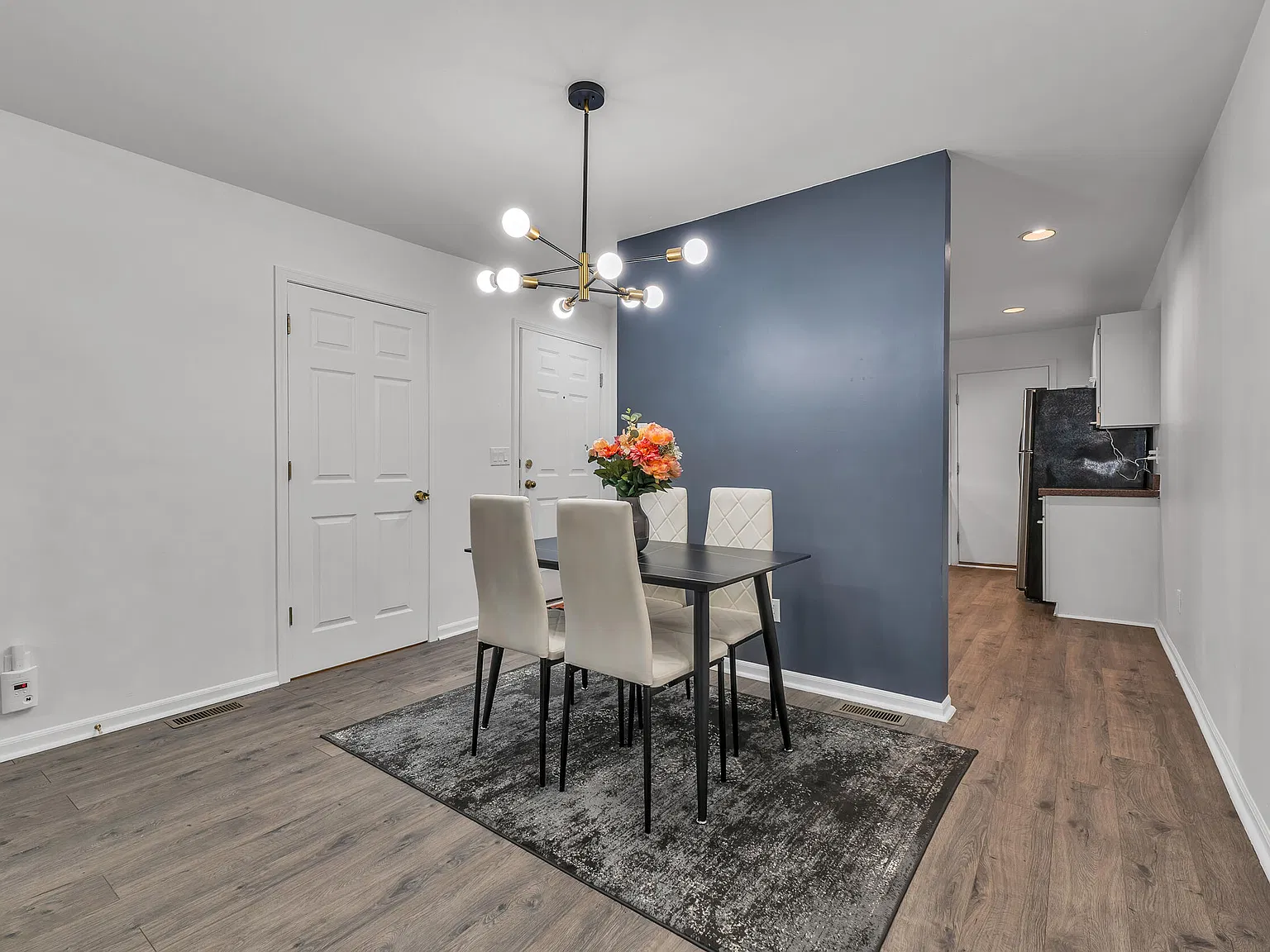 2 bed, 2.0 bath, 1061 sqft, $2,100 — Photo 3