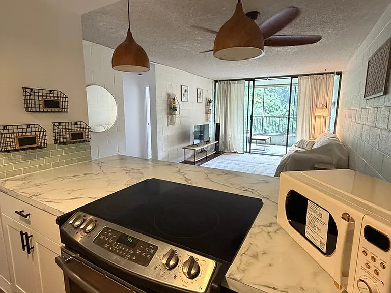 1875 Kalanianaole St #221 — Photo 2