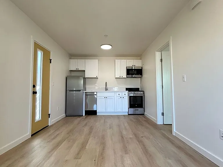 1-Bed/1-Bath Near Downtown San Luis Obispo and Cal Poly — Photo 3
