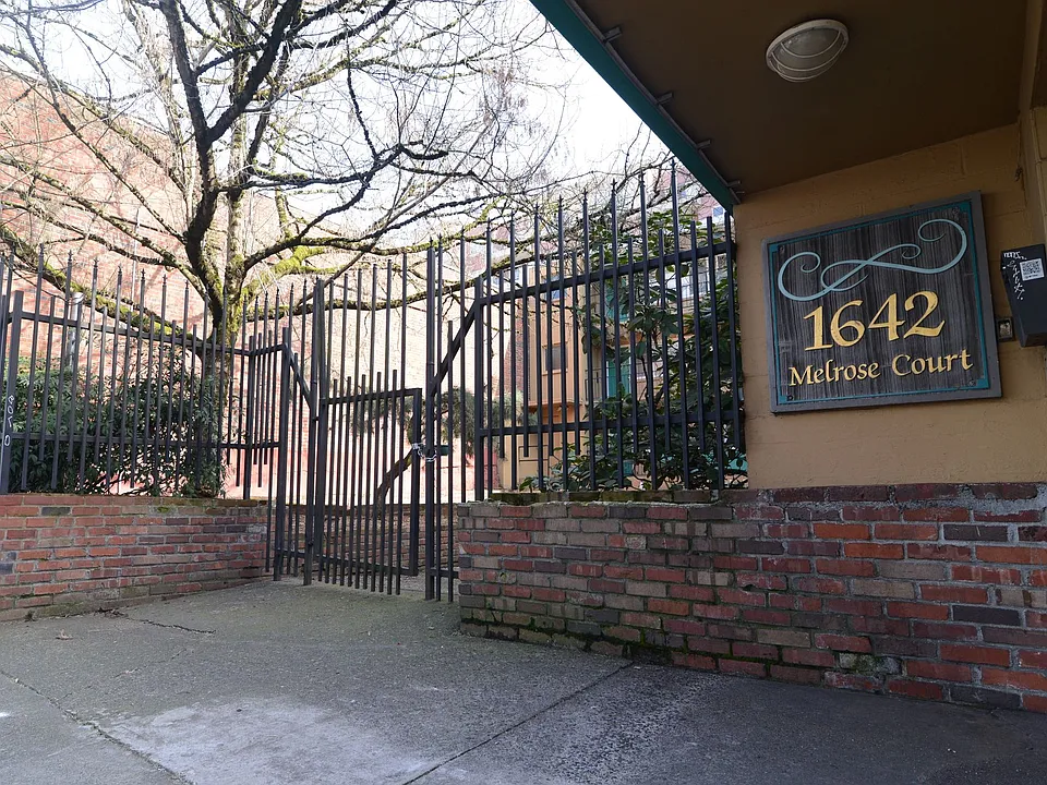 Melrose Court Apartments