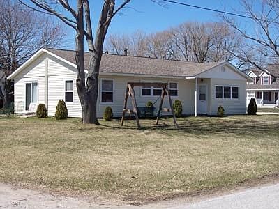 2nd image of 302 S Ferry St