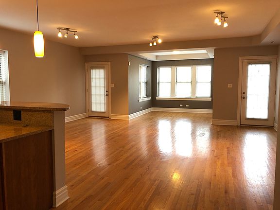 2nd image of 6125 N Hoyne Ave #4N