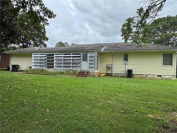 2nd image of 7 Hillcrest Ave NE