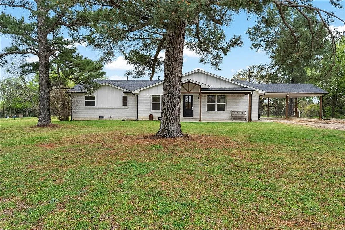 3 bed, 1859 sqft, $2,500 — Photo 1