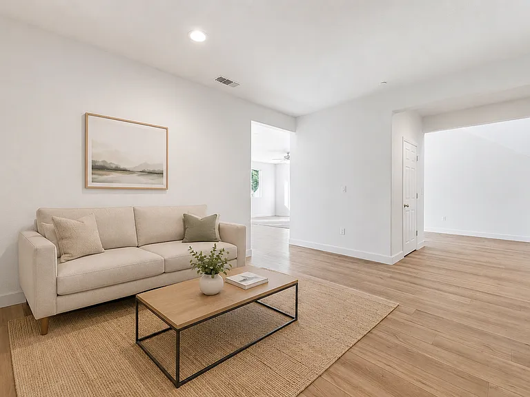 6913 E Harvard Ave — Photo 2