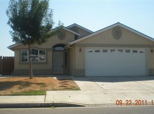 470 Almond St, Parlier, CA 93648
