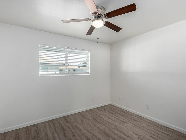 2001 W Morten Ave #6 — Photo 9