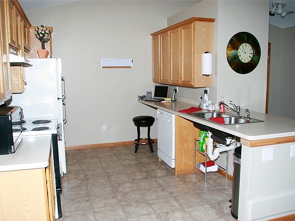 5th image of 5873 Oxboro Ave N