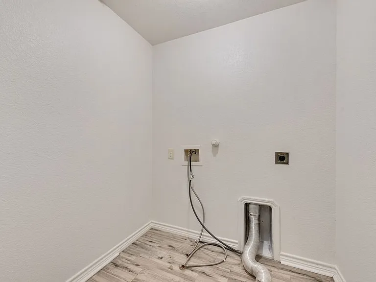 1816 Castle Creek Dr — Photo 14