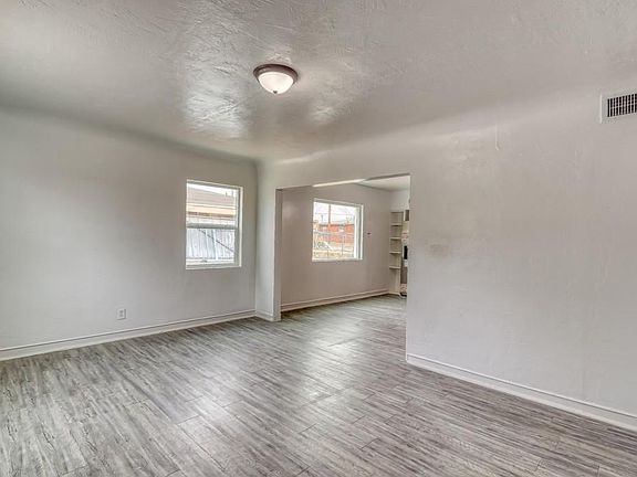 5th image of 2710 Byron St