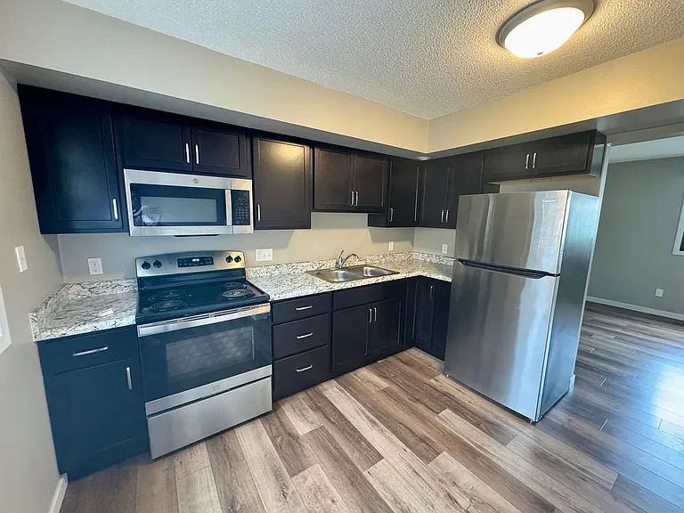 1004 Main St — Photo 18