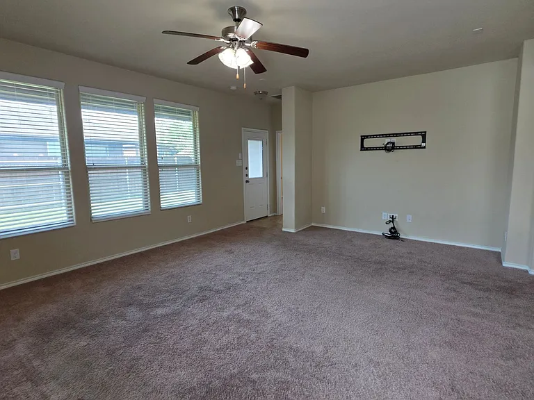 1912 Potrillo Ln — Photo 9