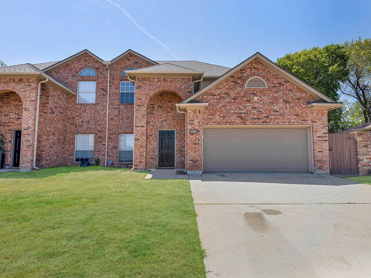 3 bed, 2.5 bath, 2022 sqft, $1,995 — Photo 2
