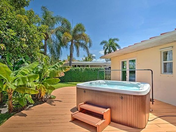2nd image of 7400 Venetian Way #0