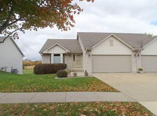 3170 Sandy Pointe Dr, Freeport, IL 61032
