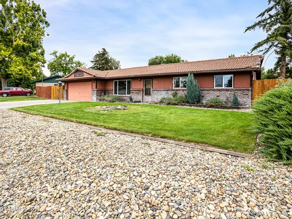 281 Suntides Blvd, Yakima, WA 98908