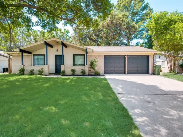 1702 Windsor Dr, Arlington, TX 76012