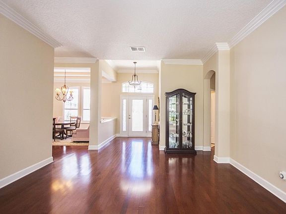 IMG_living room and foyer
