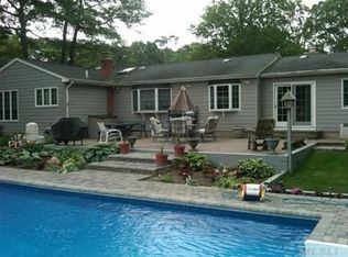 2 Bunker St, Rocky Point, NY 11778
