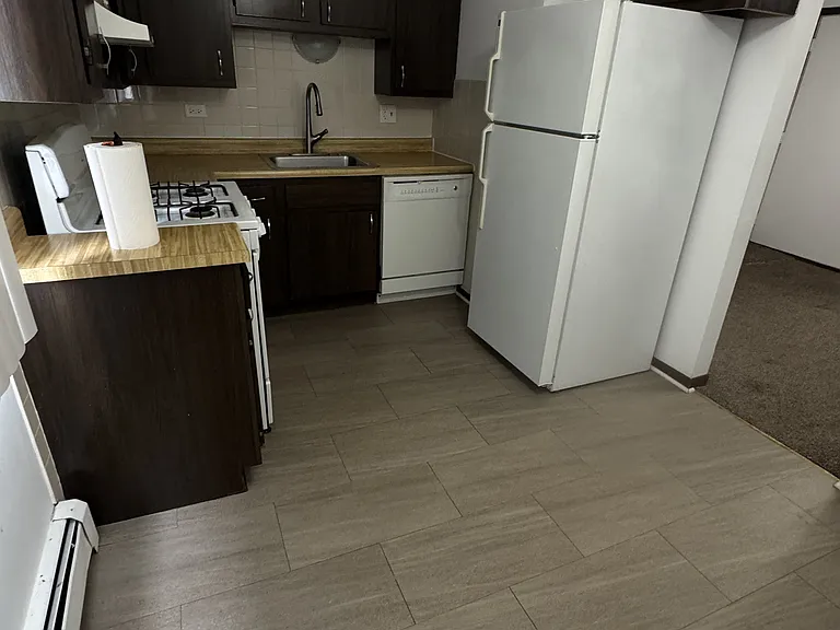 Kitchen with eat in area