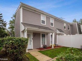 1379 Westminster Cir, Roselle, IL