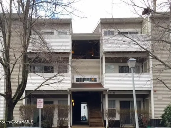 6 Thoroughbred Fare, Tinton Falls, NJ 07753