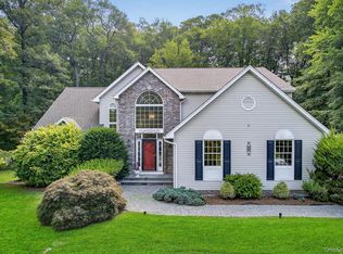 34 Salierno Rd, Tuxedo Park, NY 10987