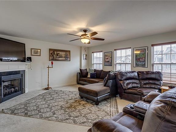 3rd image of 1002 Canterbury Dr