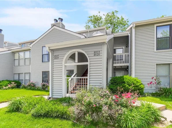8925 W 106th Ter, Overland Park, KS 66212