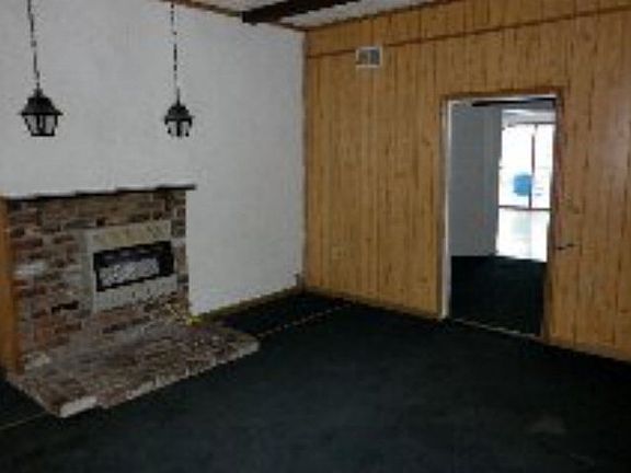 3rd image of 543 W 2nd St