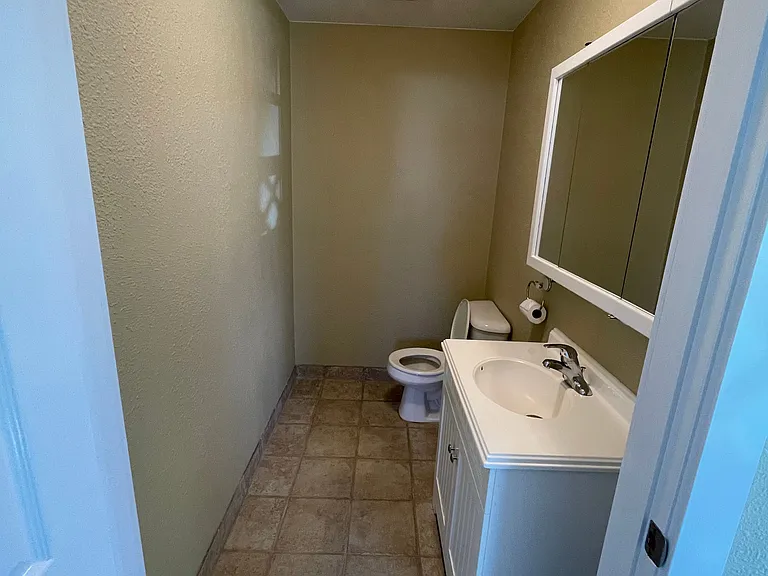 215 S Oneida St #MAIN — Photo 5