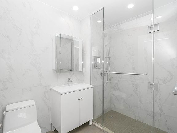 5th image of 2600 7th Ave #2U