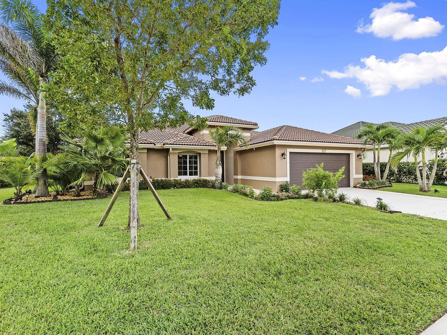 3 bed, 2.0 bath, 1799 sqft, $3,600 — Photo 3