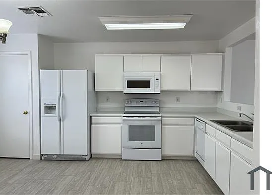 2403 E Palm Beach Dr — Photo 3
