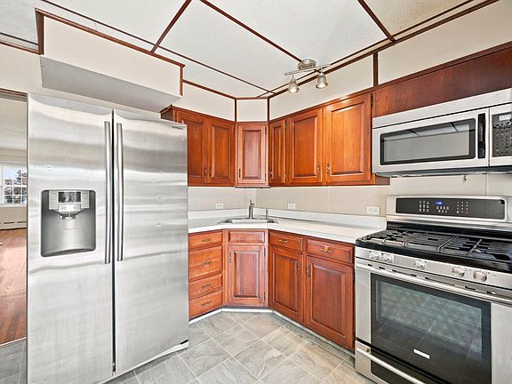5th image of 553 Gerhard St