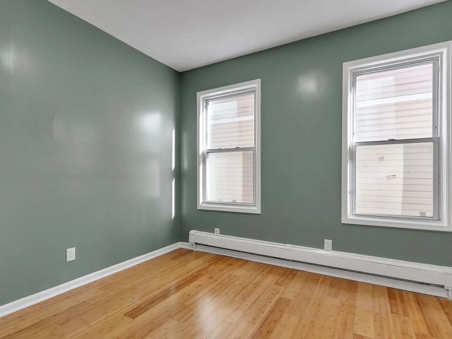 3 bed, $2,100 — Photo 2