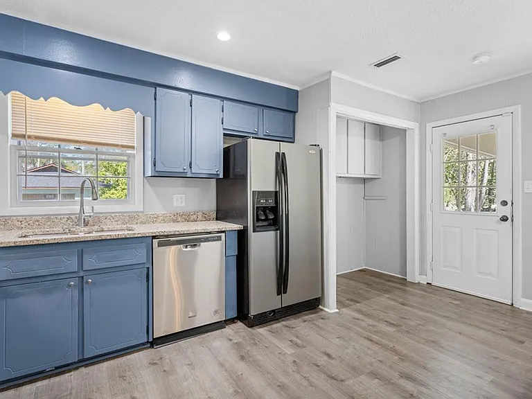 2205 Gornto Rd — Photo 11