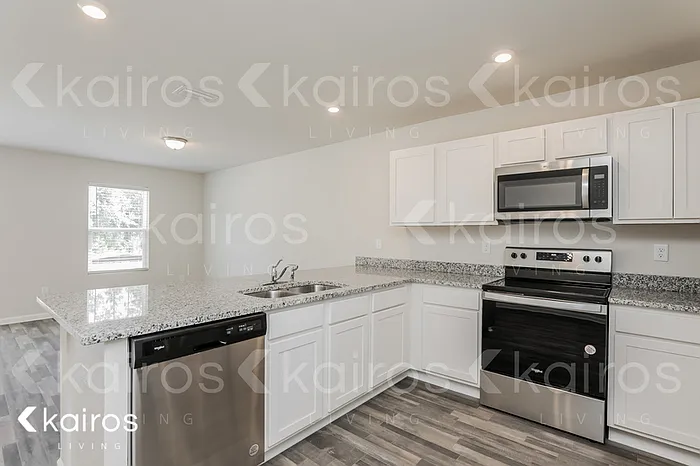 832 Whispering Creek Ave — Photo 7
