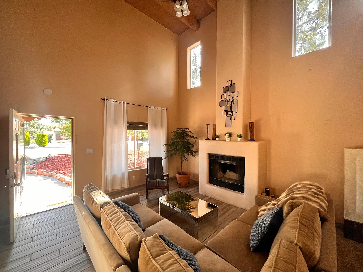 3 bed, 1842 sqft, $3,300 — Photo 3