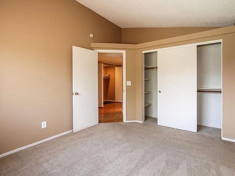 8003 W Larkspur Dr — Photo 10
