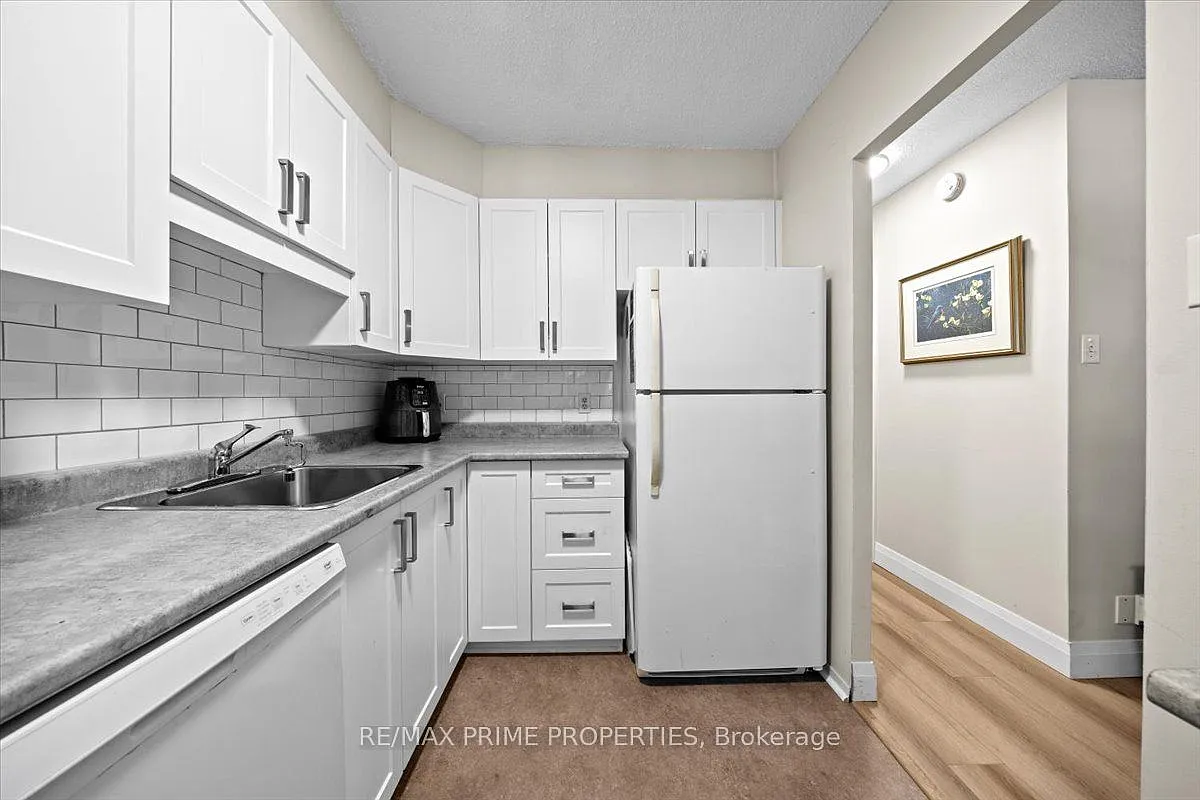 158 McArthur Ave — Photo 4